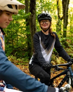 DHaRCO Tops*Womens Gravity Jersey | Golden Streak