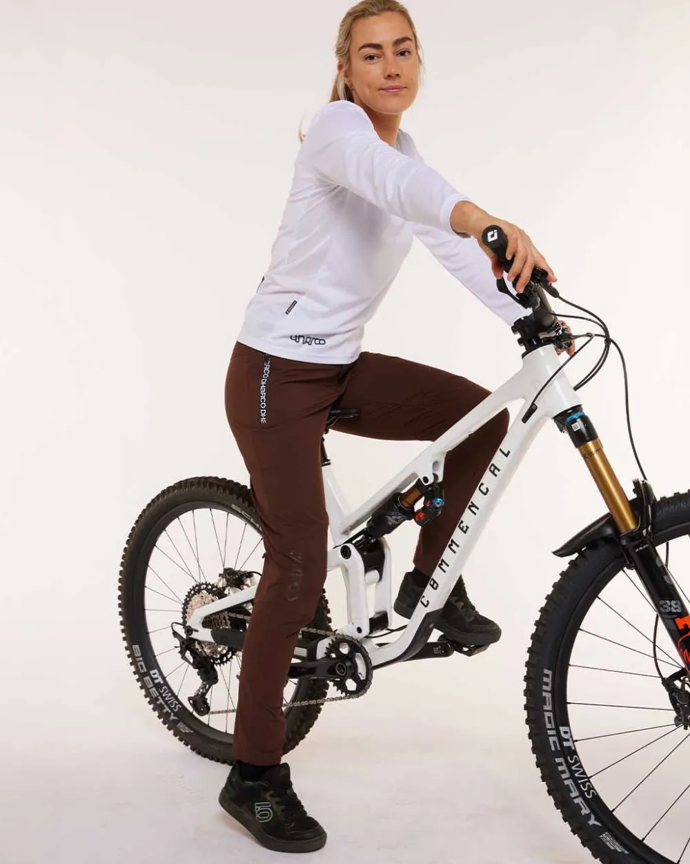 DHaRCO Bottoms*Womens Gravity Pants | Loam