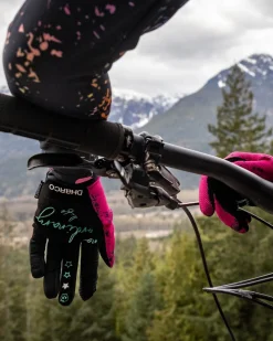 DHaRCO Gloves*Womens Trail Glove | Chili Peppers